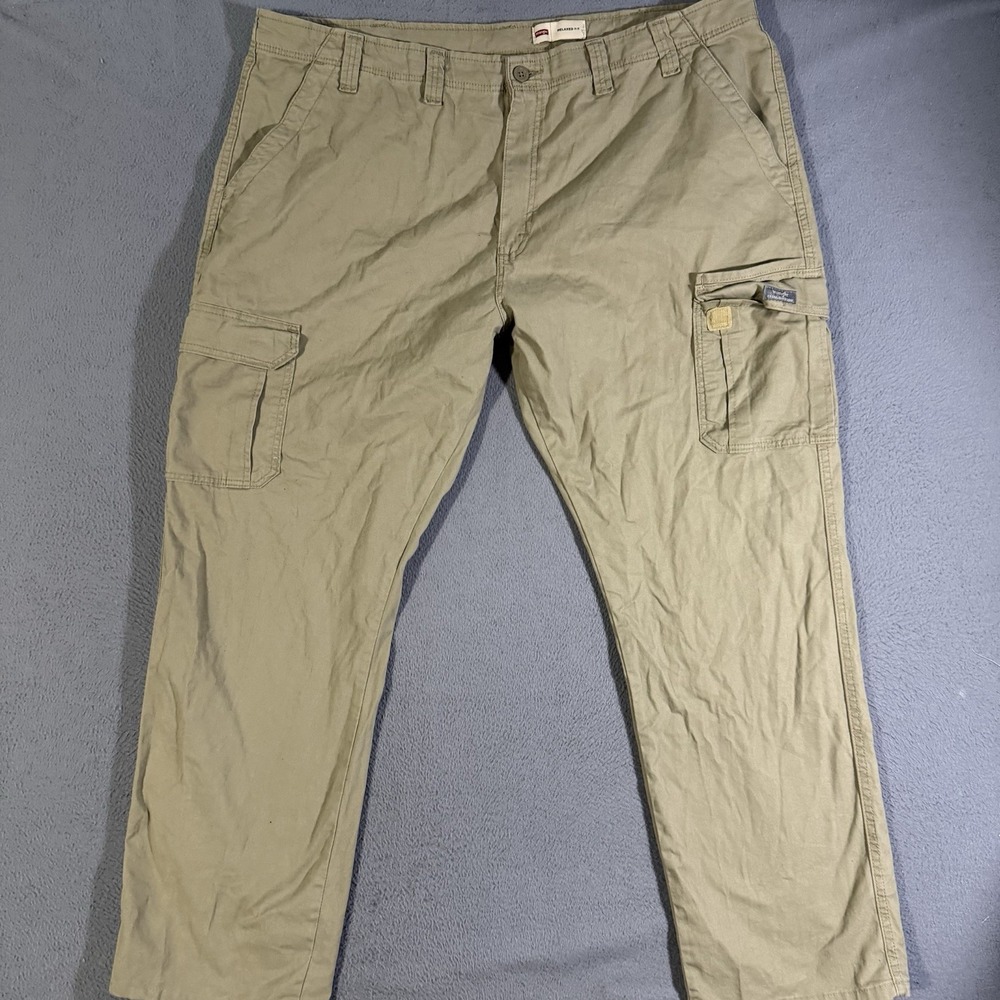 Wrangler Relaxed Fit Straight Cargo Pants Men's 44x32 Tan Flat Front
